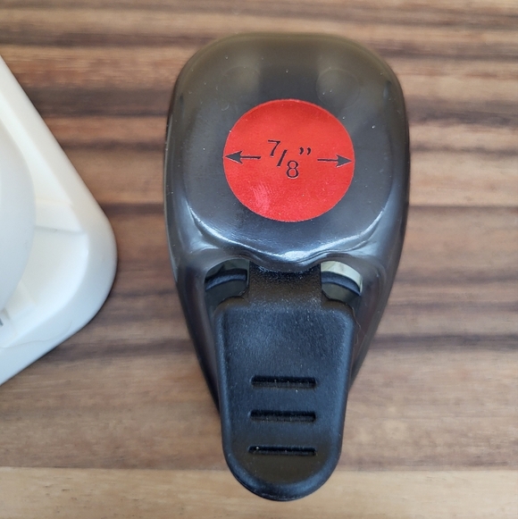 Scrapbooking Tools: 4-way Corner Punch, 7/8 Circle Punch & Mini Stapler - Picture 3 of 4